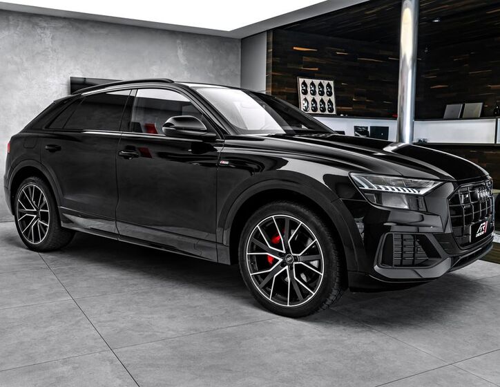 Audi Q8 4