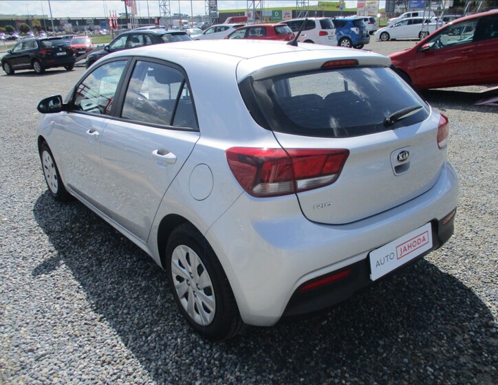 KIA Rio 8