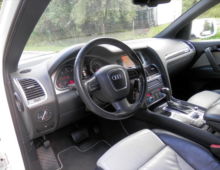 Audi Q7 12