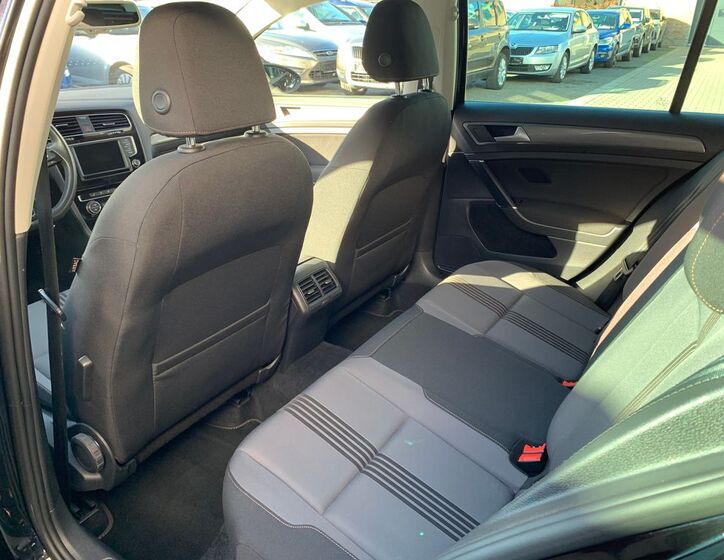 Volkswagen Golf 17