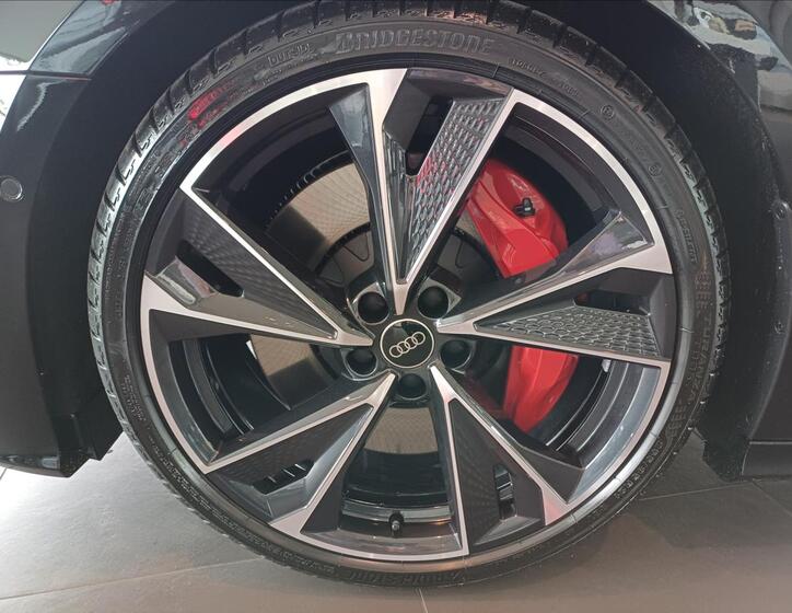 Audi S6 8