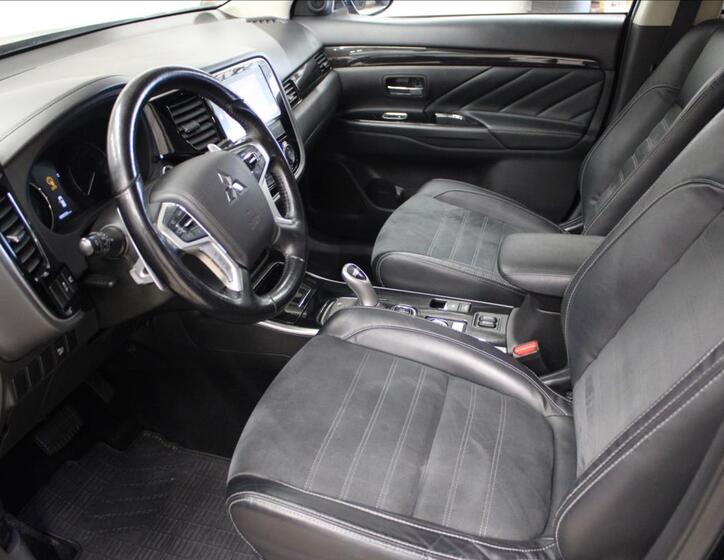 Mitsubishi Outlander 11