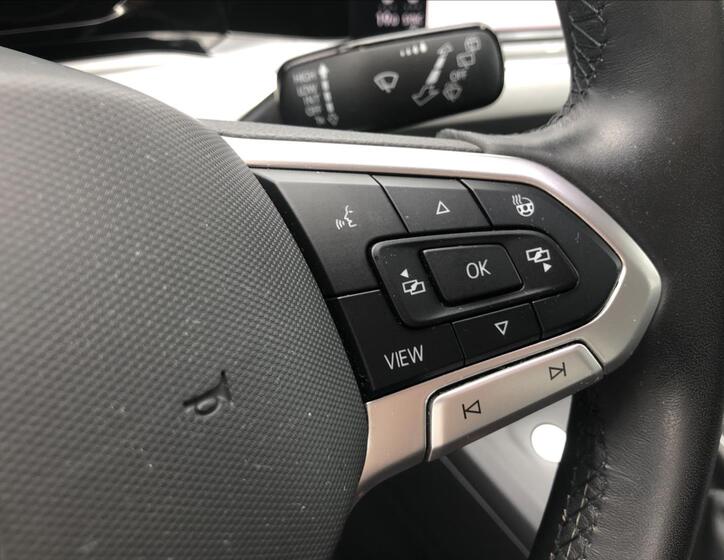 Volkswagen Golf 16