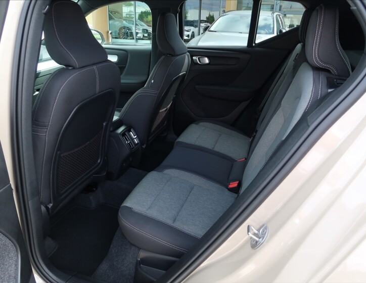 Volvo XC40 9