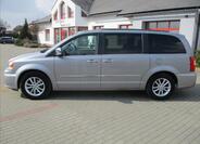 Chrysler Town & Country 2