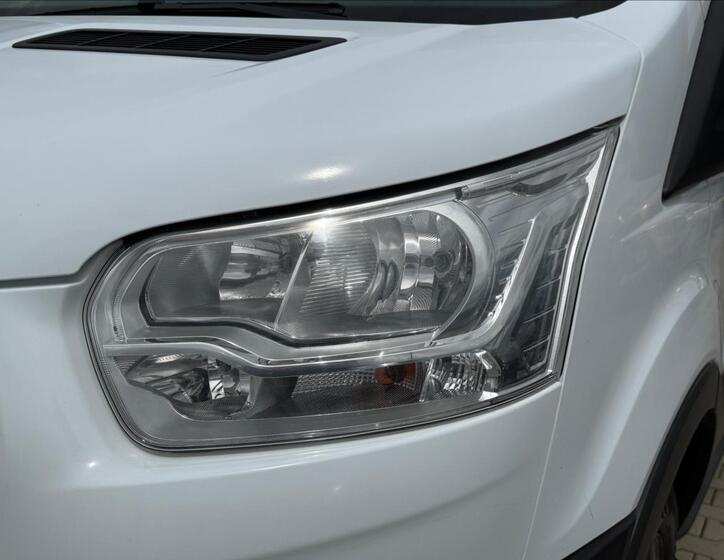 Ford Transit 9