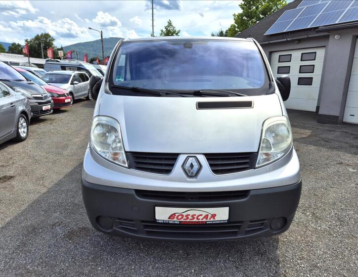Renault Trafic 8