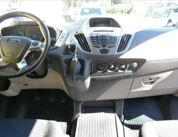 Ford Tourneo Custom 12