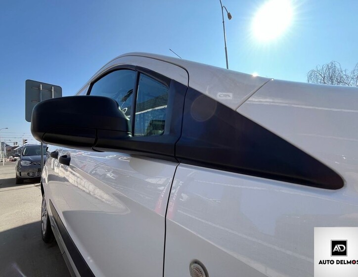 Ford Transit Courier 13