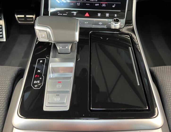 Audi Q8 26