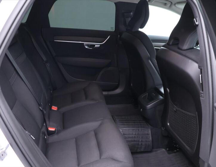 Volvo V90 12