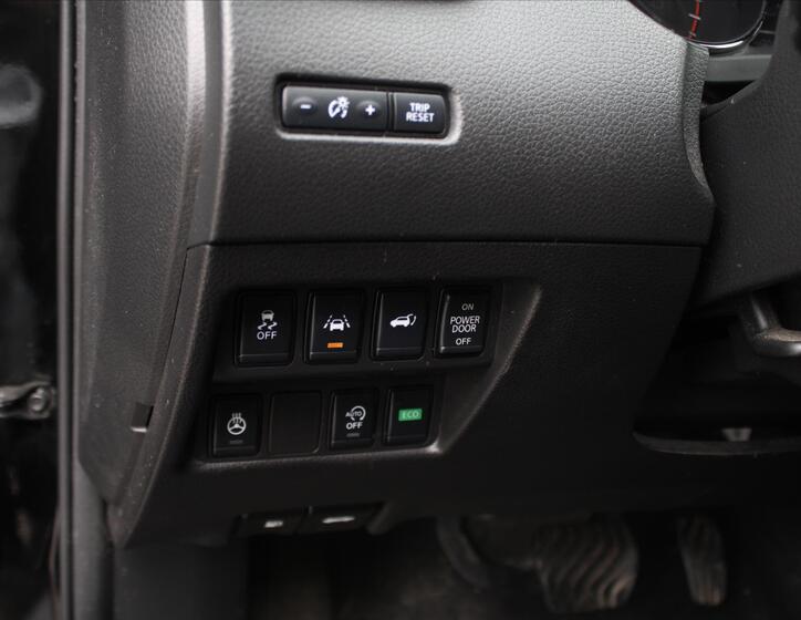 Nissan X-Trail 25