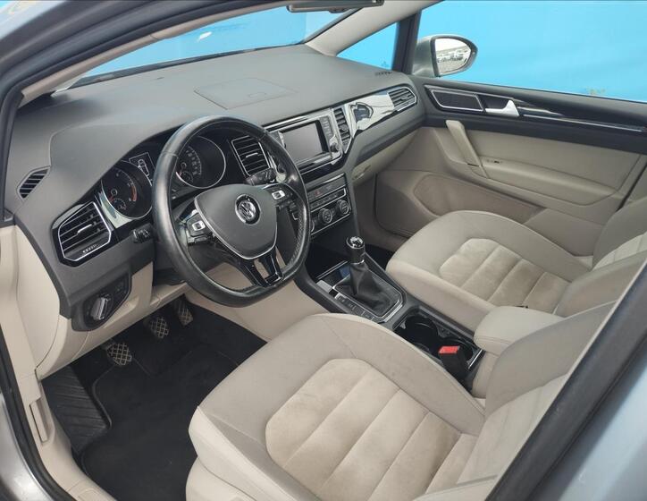 Volkswagen Golf 11