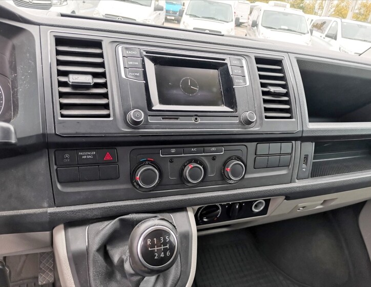 Volkswagen Transporter 9