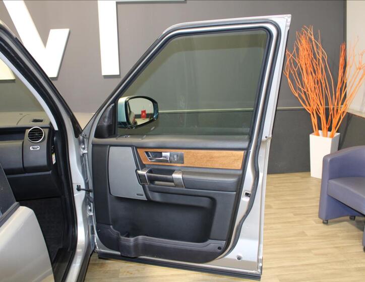 Land Rover Discovery 23