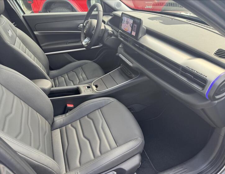 Jeep Avenger 9
