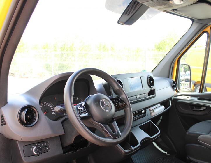 Mercedes-Benz Sprinter 9