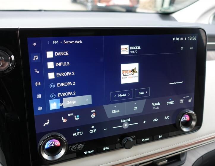 Lexus LM 350h 22