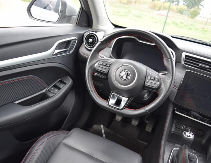 MG ZS 29