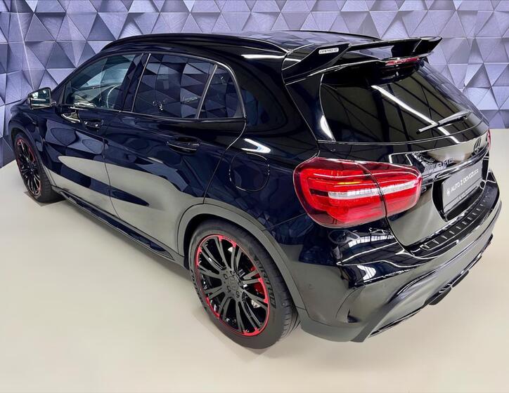 Mercedes-Benz GLA 5