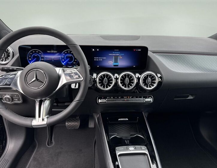 Mercedes-Benz EQA 11