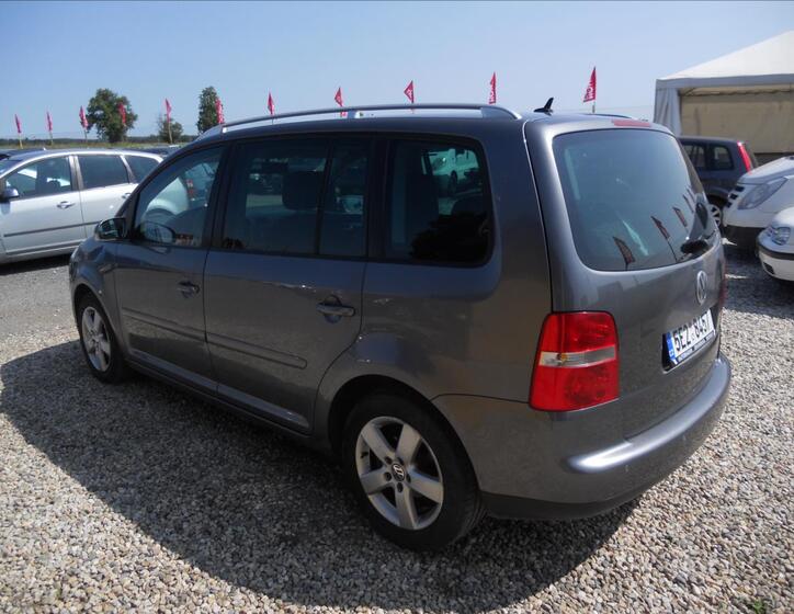 Volkswagen Touran 8
