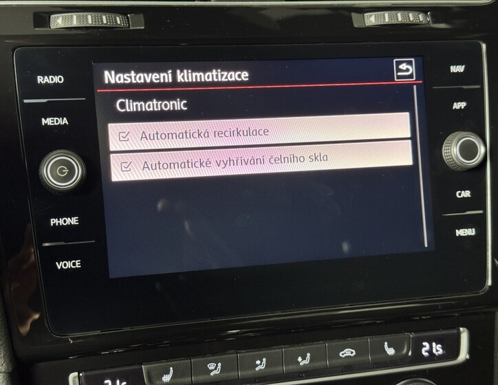 Volkswagen Golf 38