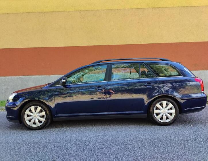 Toyota Avensis 2