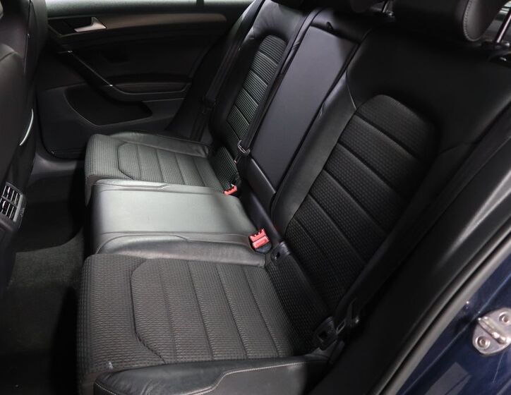 Volkswagen Golf 10