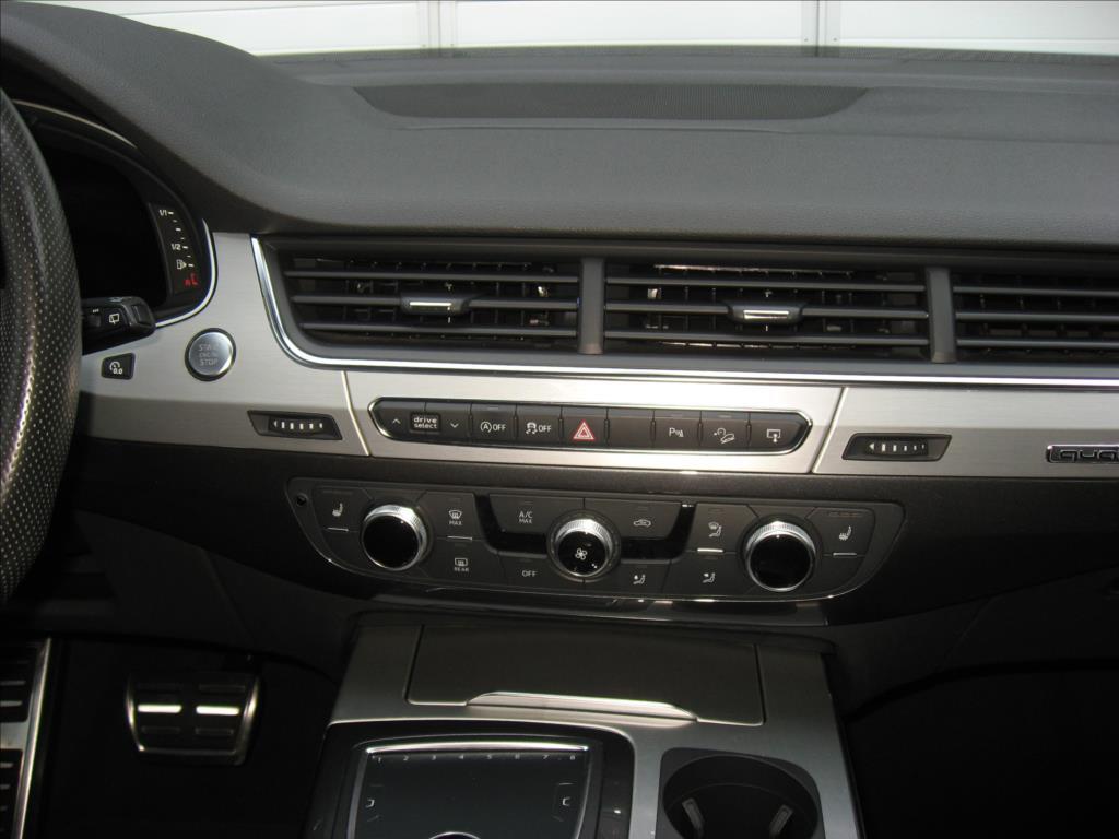 Audi Q7 25