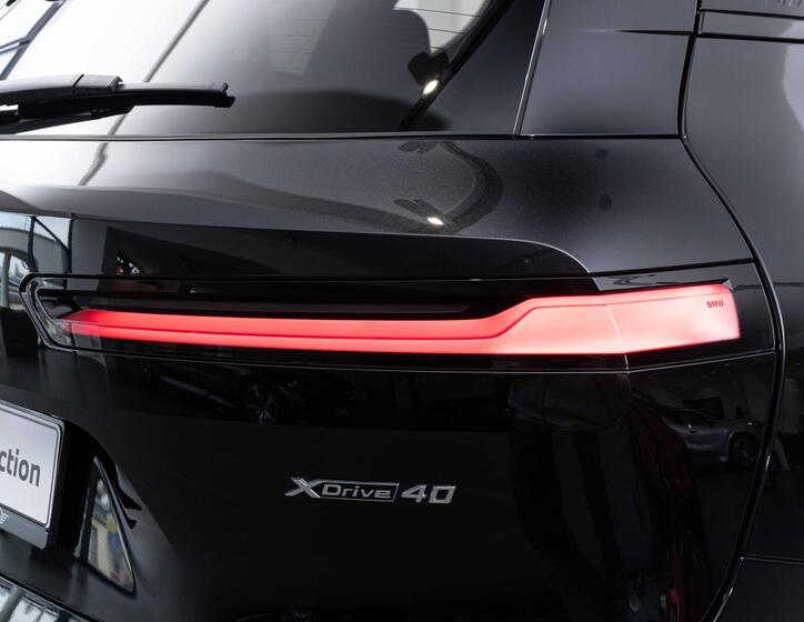 BMW iX 11