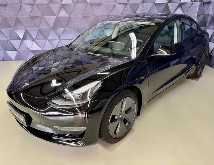 Tesla Model 3 1