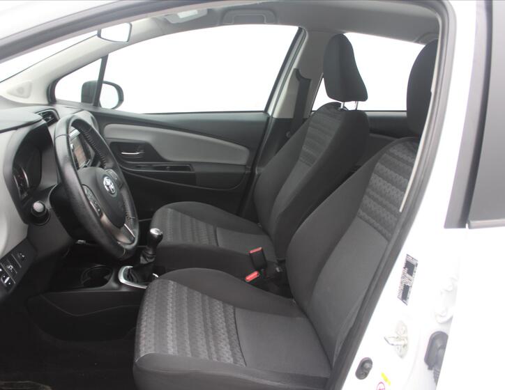 Toyota Yaris 9