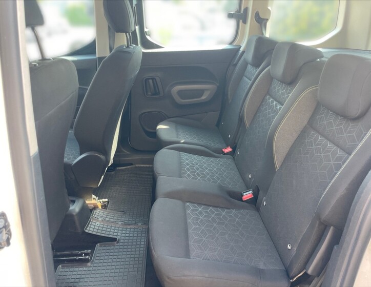 Peugeot Rifter 8