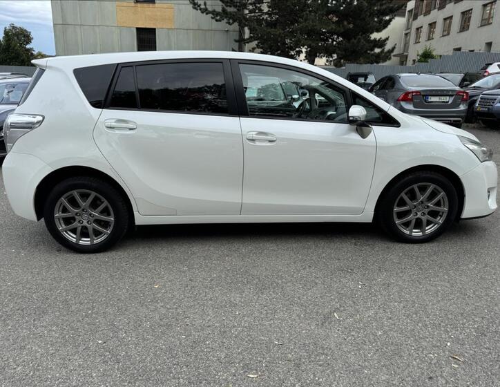 Toyota Verso 14