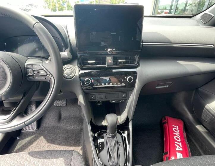 Toyota Yaris Cross 12
