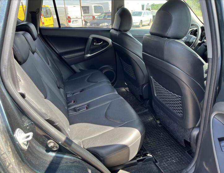 Toyota RAV4 12