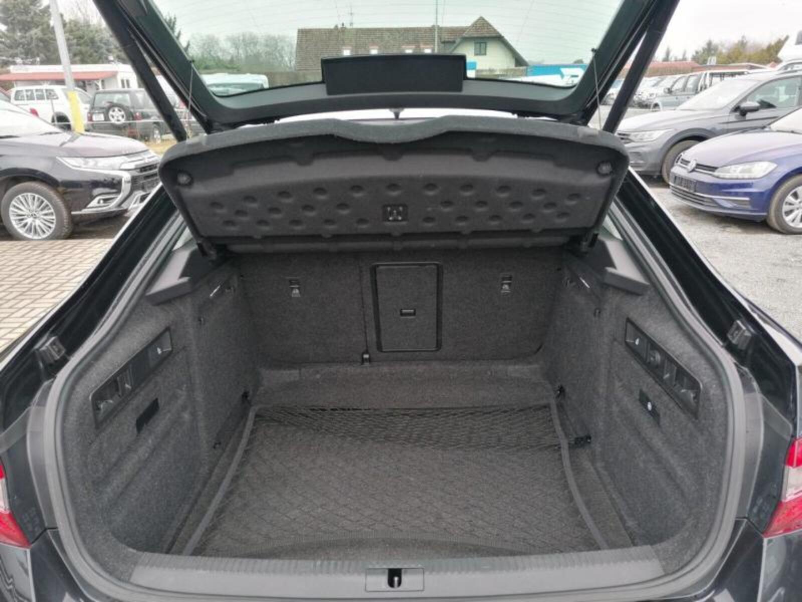 Škoda Superb 30