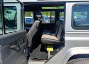 Land Rover Defender 14