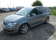 Volkswagen Touran 1