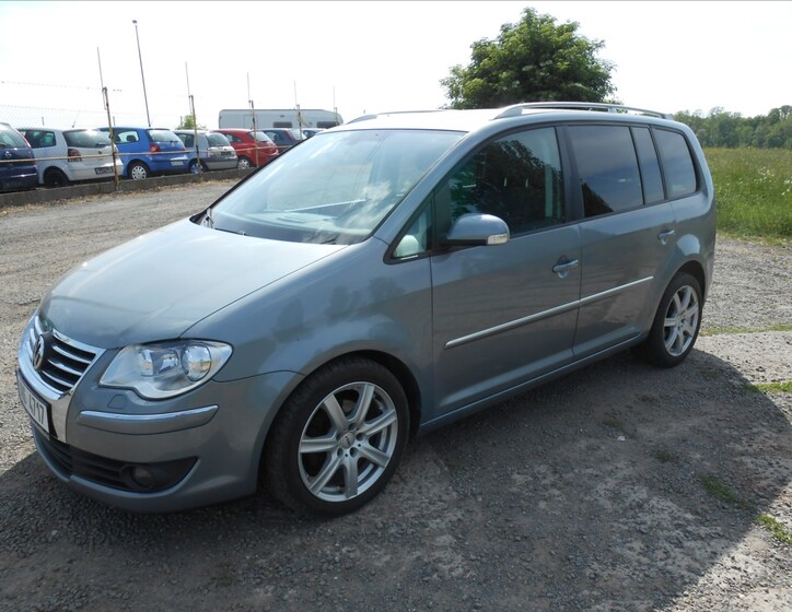 Volkswagen Touran 1