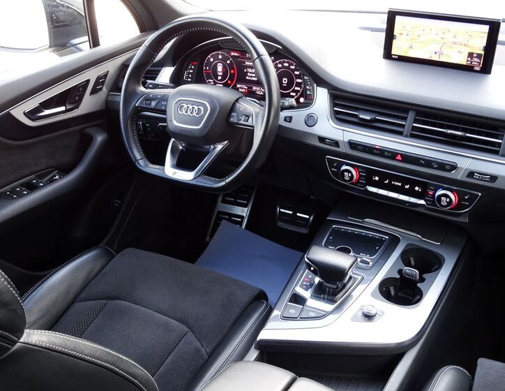 Audi Q7 23