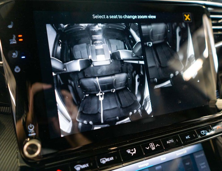 Jeep Grand Wagoneer 34