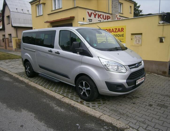 Ford Tourneo Custom 1