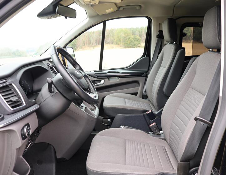 Ford Tourneo Custom 12