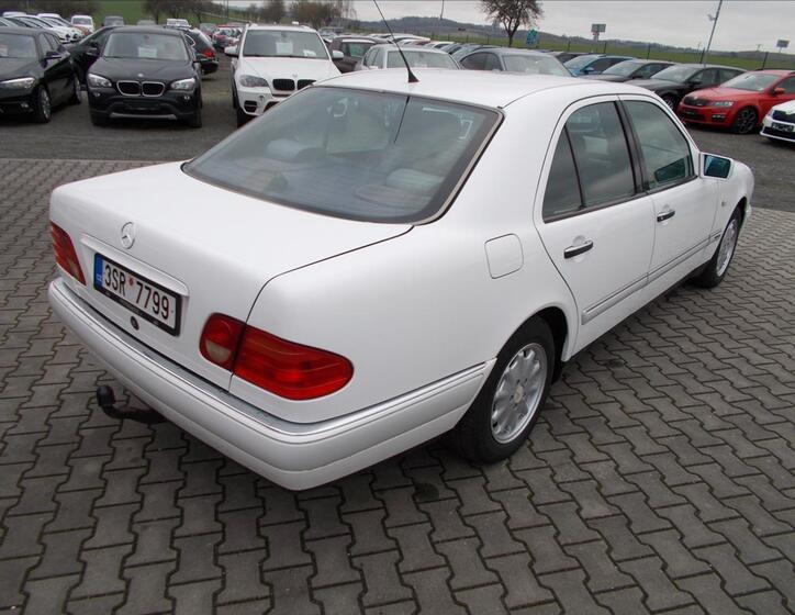 Mercedes-Benz Třídy E 10