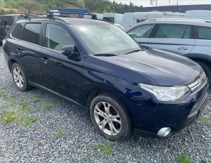 Mitsubishi Outlander 3