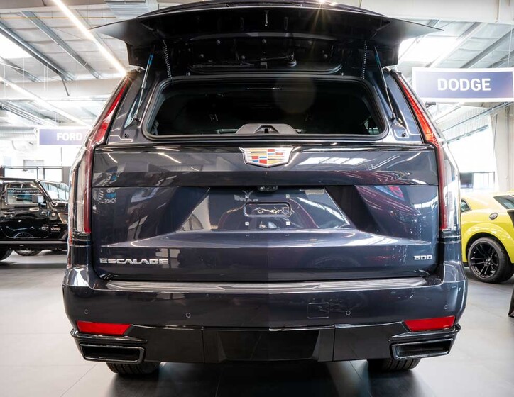 Cadillac Escalade 5