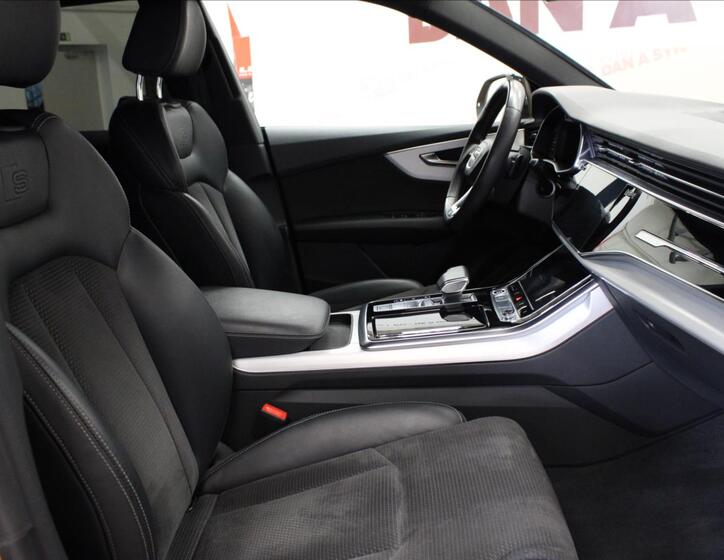 Audi Q8 12