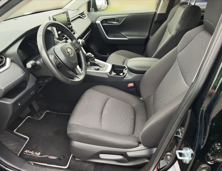 Toyota RAV4 6